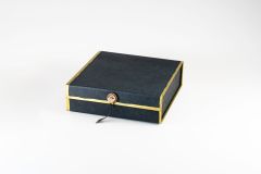 Coffret cadeau medium anthracite avec bordure dorées 