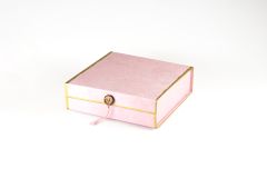 Geschenkbox medium rosa mit goldenem Rand
