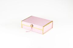 Geschenkbox small rosa mit Goldrand
