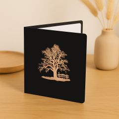 Scherenschnittkarte Holz Baum mit Bänkli